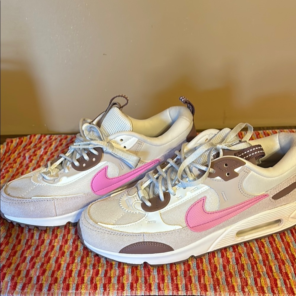 Women's Pink and Cream Nike Sneakers Brand New!!! Size 9 women’s Air Max